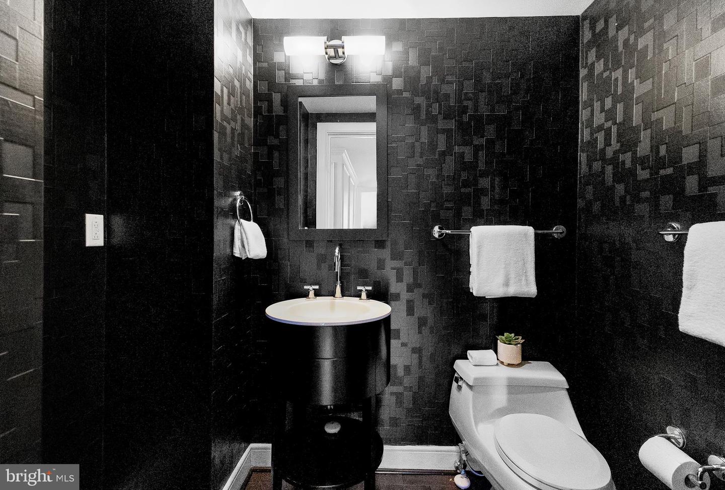 1111 19TH ST N #1707, ARLINGTON, Virginia 22209, 2 Bedrooms Bedrooms, 5 Rooms Rooms,2 BathroomsBathrooms,Residential,For sale,1111 19TH ST N #1707,VAAR2069454 MLS # VAAR2069454