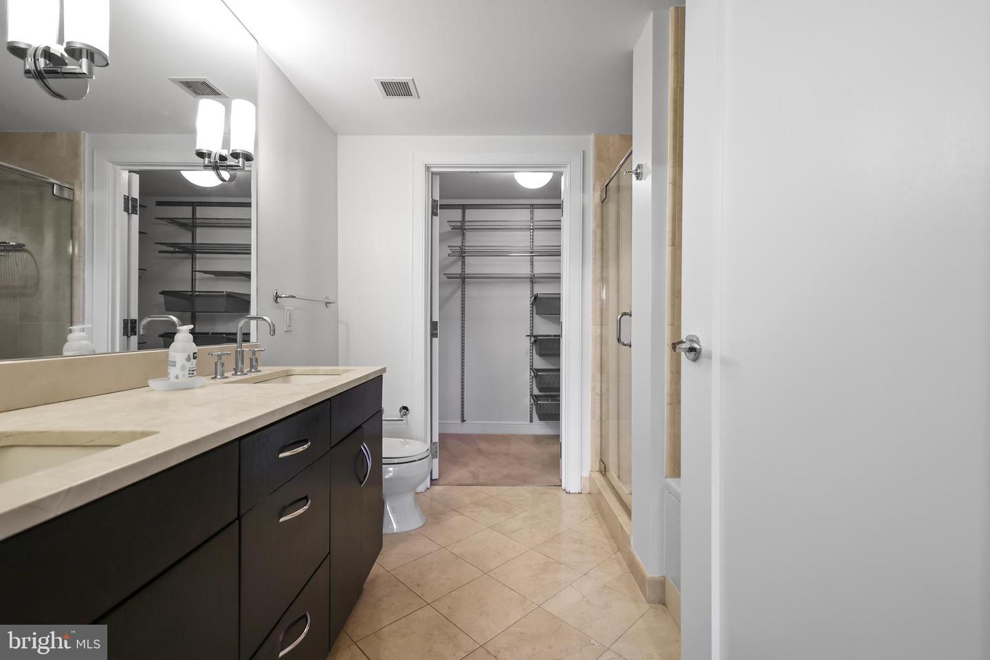 1111 19TH ST N #1707, ARLINGTON, Virginia 22209, 2 Bedrooms Bedrooms, 5 Rooms Rooms,2 BathroomsBathrooms,Residential,For sale,1111 19TH ST N #1707,VAAR2069454 MLS # VAAR2069454