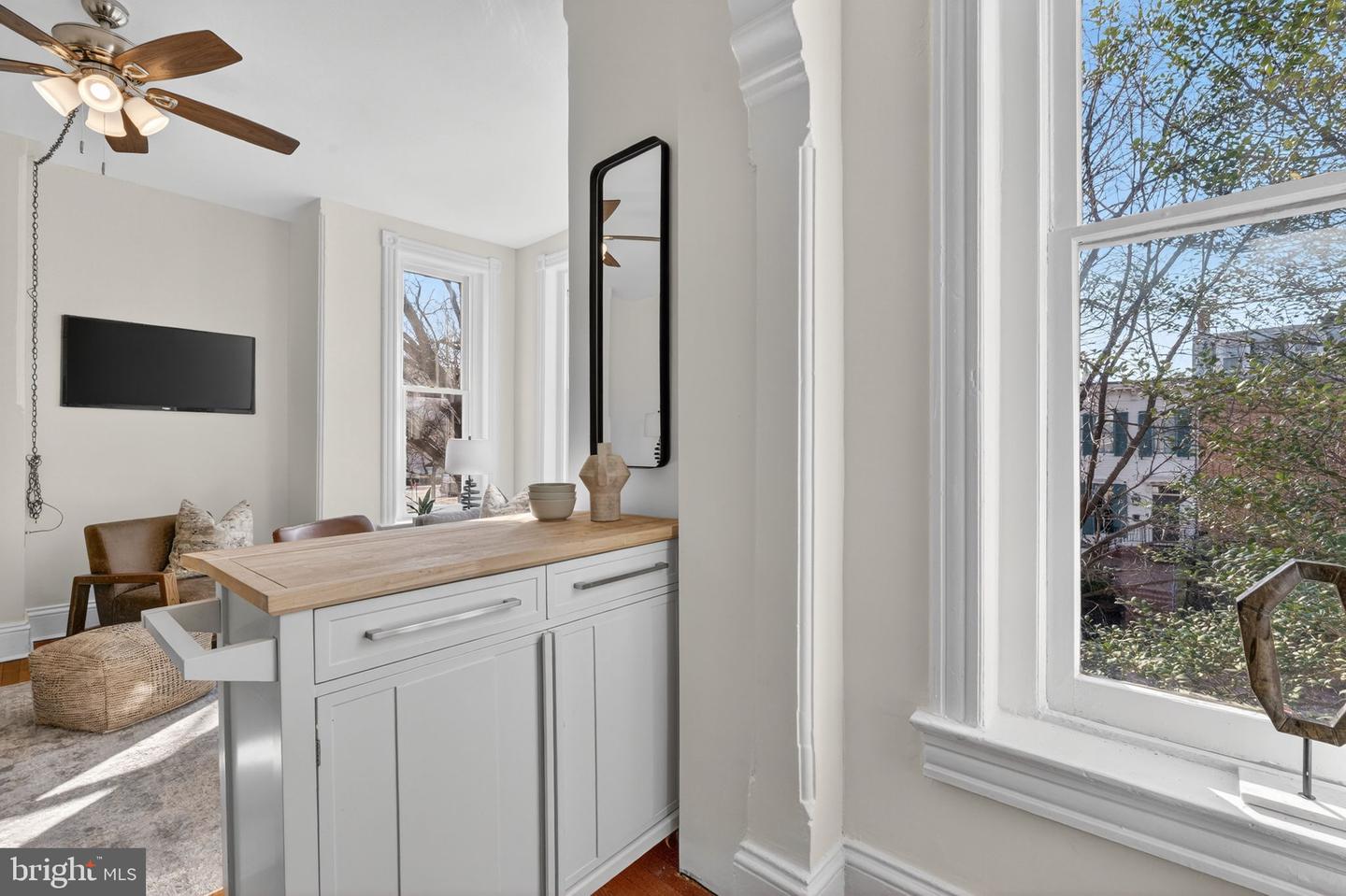 15 3RD ST NE #4, WASHINGTON, District Of Columbia 20002, 1 Bedroom Bedrooms, ,1 BathroomBathrooms,Residential,For sale,15 3RD ST NE #4,DCDC2248224 MLS # DCDC2248224