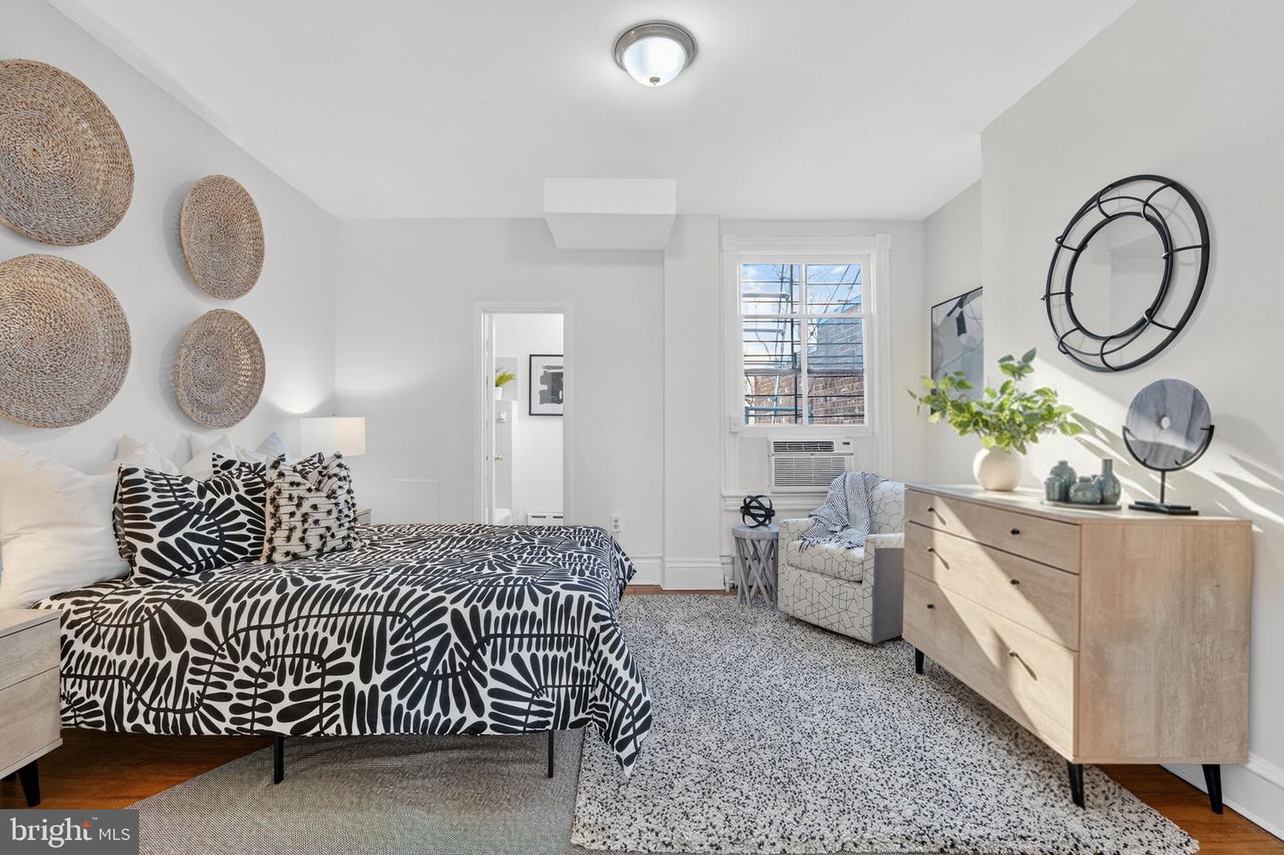 15 3RD ST NE #4, WASHINGTON, District Of Columbia 20002, 1 Bedroom Bedrooms, ,1 BathroomBathrooms,Residential,For sale,15 3RD ST NE #4,DCDC2248224 MLS # DCDC2248224