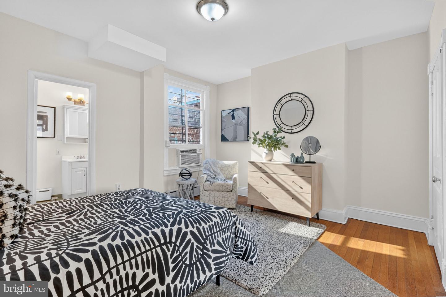 15 3RD ST NE #4, WASHINGTON, District Of Columbia 20002, 1 Bedroom Bedrooms, ,1 BathroomBathrooms,Residential,For sale,15 3RD ST NE #4,DCDC2248224 MLS # DCDC2248224