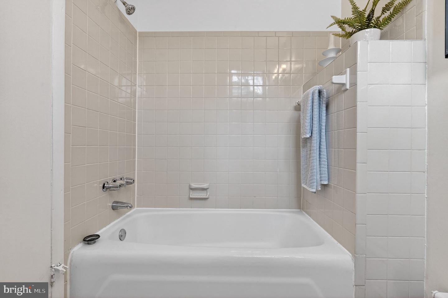 15 3RD ST NE #4, WASHINGTON, District Of Columbia 20002, 1 Bedroom Bedrooms, ,1 BathroomBathrooms,Residential,For sale,15 3RD ST NE #4,DCDC2248224 MLS # DCDC2248224