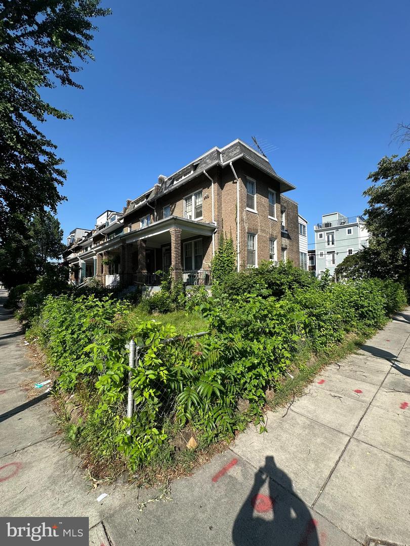 1122 HOLBROOK ST NE, WASHINGTON, District Of Columbia 20002, 3 Bedrooms Bedrooms, ,1 BathroomBathrooms,Residential,For sale,1122 HOLBROOK ST NE,DCDC2248244 MLS # DCDC2248244