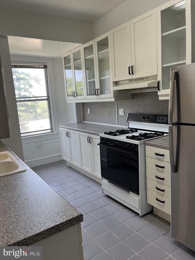 4000 CATHEDRAL AVE NW #309B, WASHINGTON, District Of Columbia 20016, 2 Bedrooms Bedrooms, ,1 BathroomBathrooms,Residential,For sale,4000 CATHEDRAL AVE NW #309B,DCDC2208254 MLS # DCDC2208254