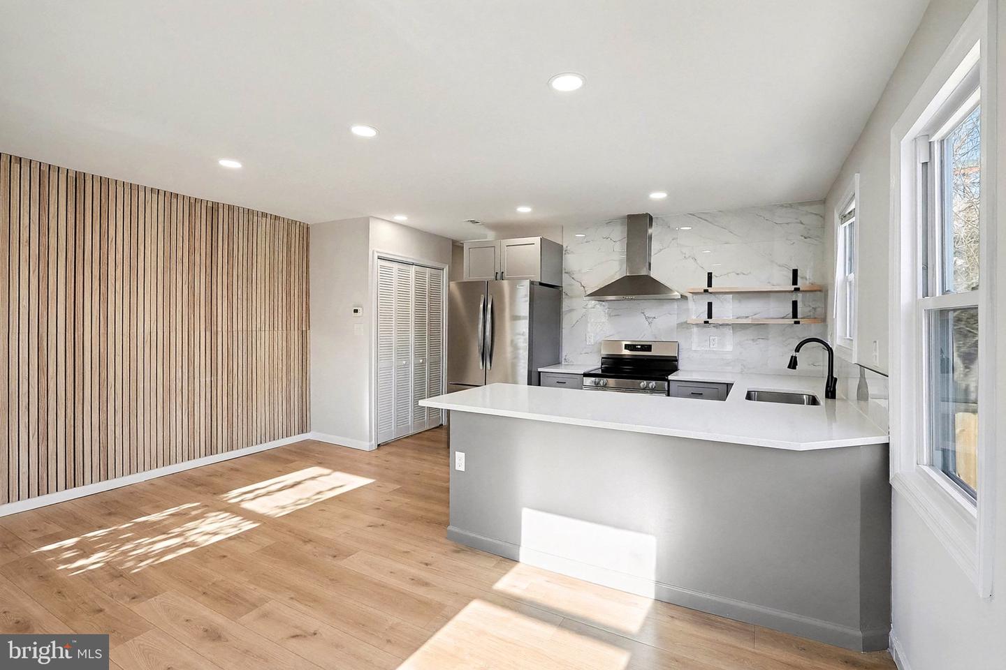 40 E REED AVE, ALEXANDRIA, Virginia 22305, 2 Bedrooms Bedrooms, ,1 BathroomBathrooms,Residential,For sale,40 E REED AVE,VAAX2050416 MLS # VAAX2050416