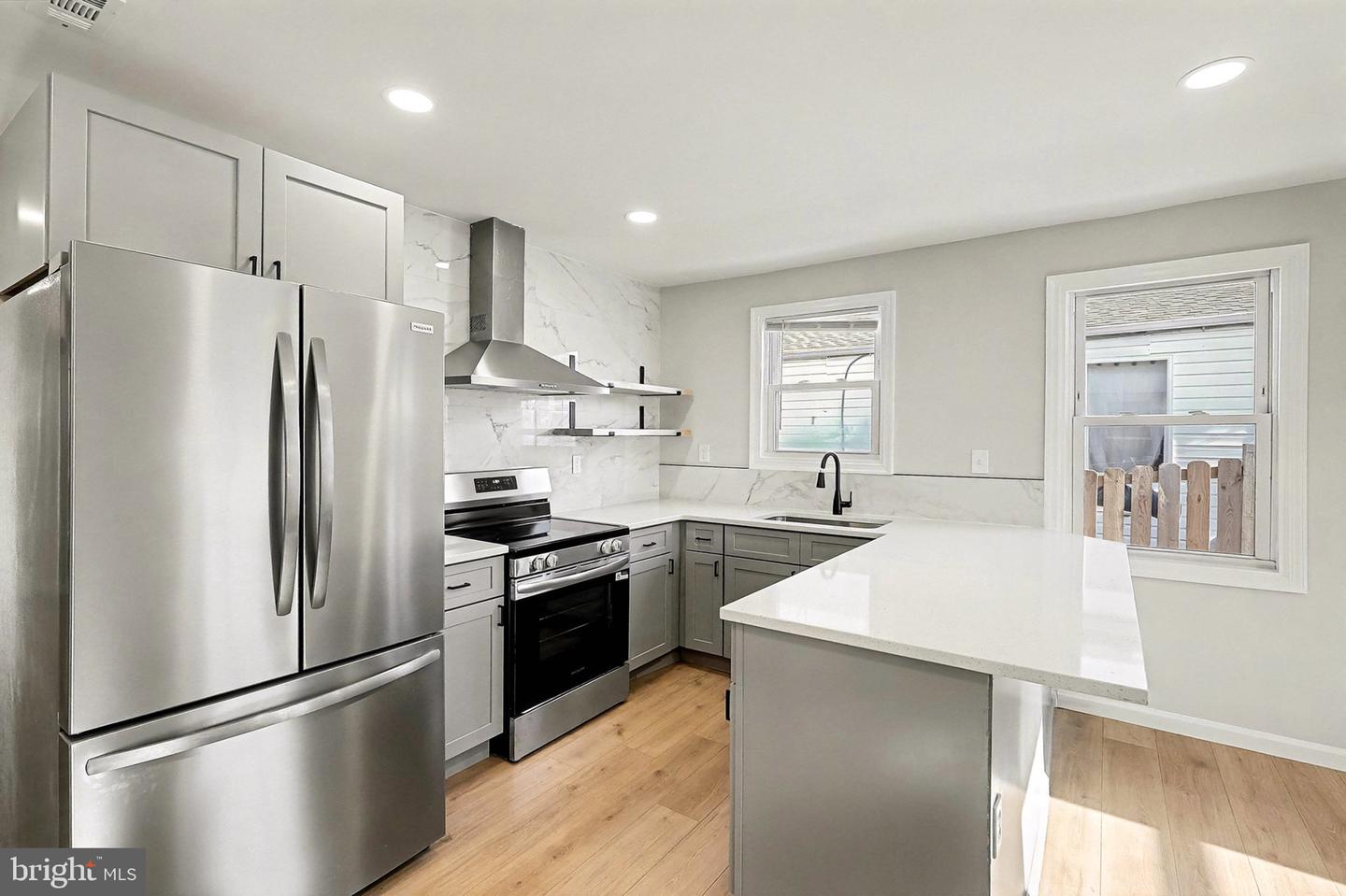 40 E REED AVE, ALEXANDRIA, Virginia 22305, 2 Bedrooms Bedrooms, ,1 BathroomBathrooms,Residential,For sale,40 E REED AVE,VAAX2050416 MLS # VAAX2050416