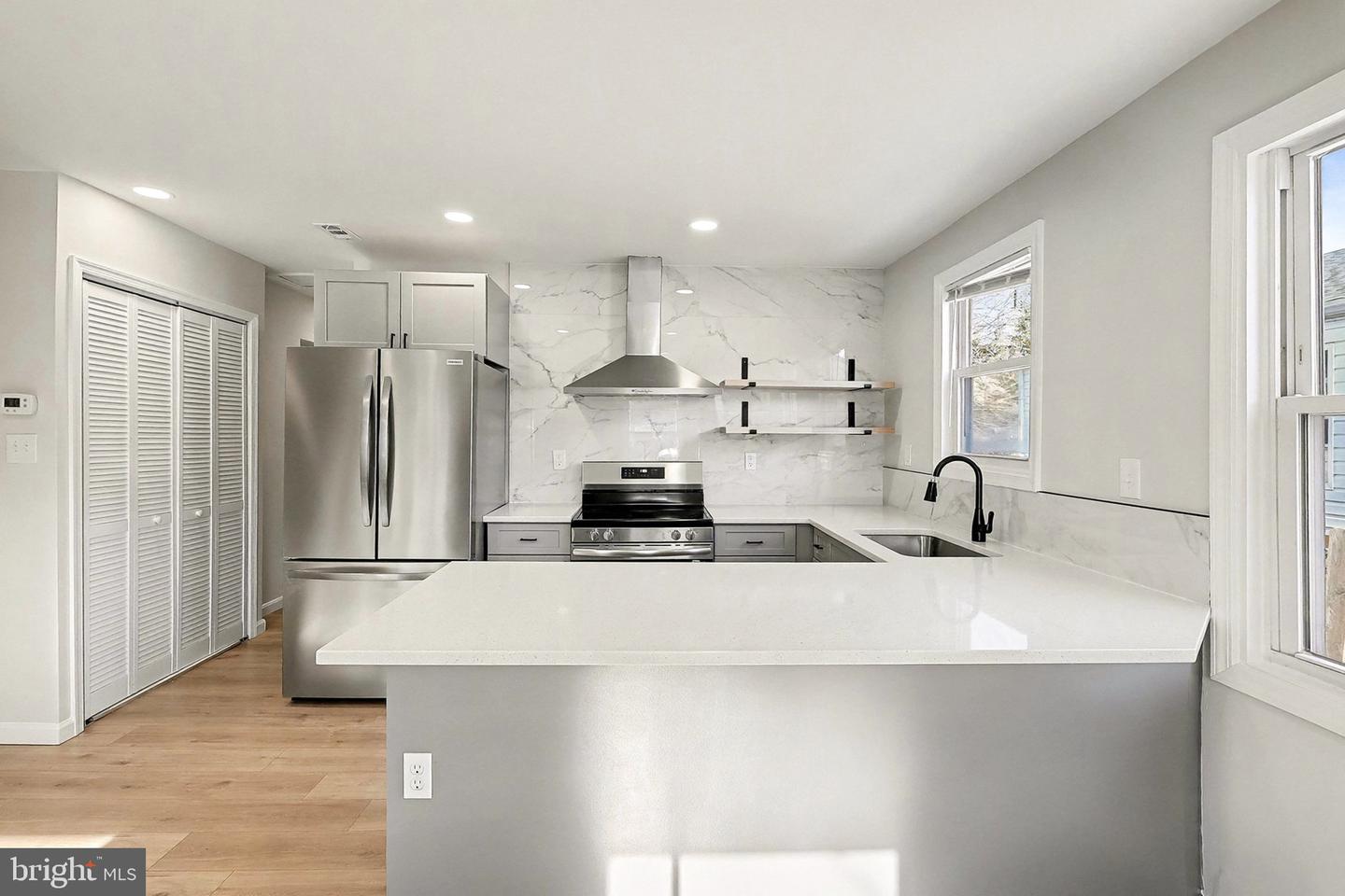 40 E REED AVE, ALEXANDRIA, Virginia 22305, 2 Bedrooms Bedrooms, ,1 BathroomBathrooms,Residential,For sale,40 E REED AVE,VAAX2050416 MLS # VAAX2050416