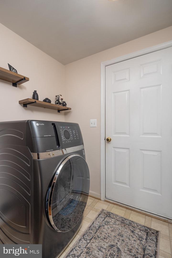 12017 YOUNGTREE CT, BRISTOW, Virginia 20136, 4 Bedrooms Bedrooms, 16 Rooms Rooms,3 BathroomsBathrooms,Residential,For sale,12017 YOUNGTREE CT,VAPW2106964 MLS # VAPW2106964