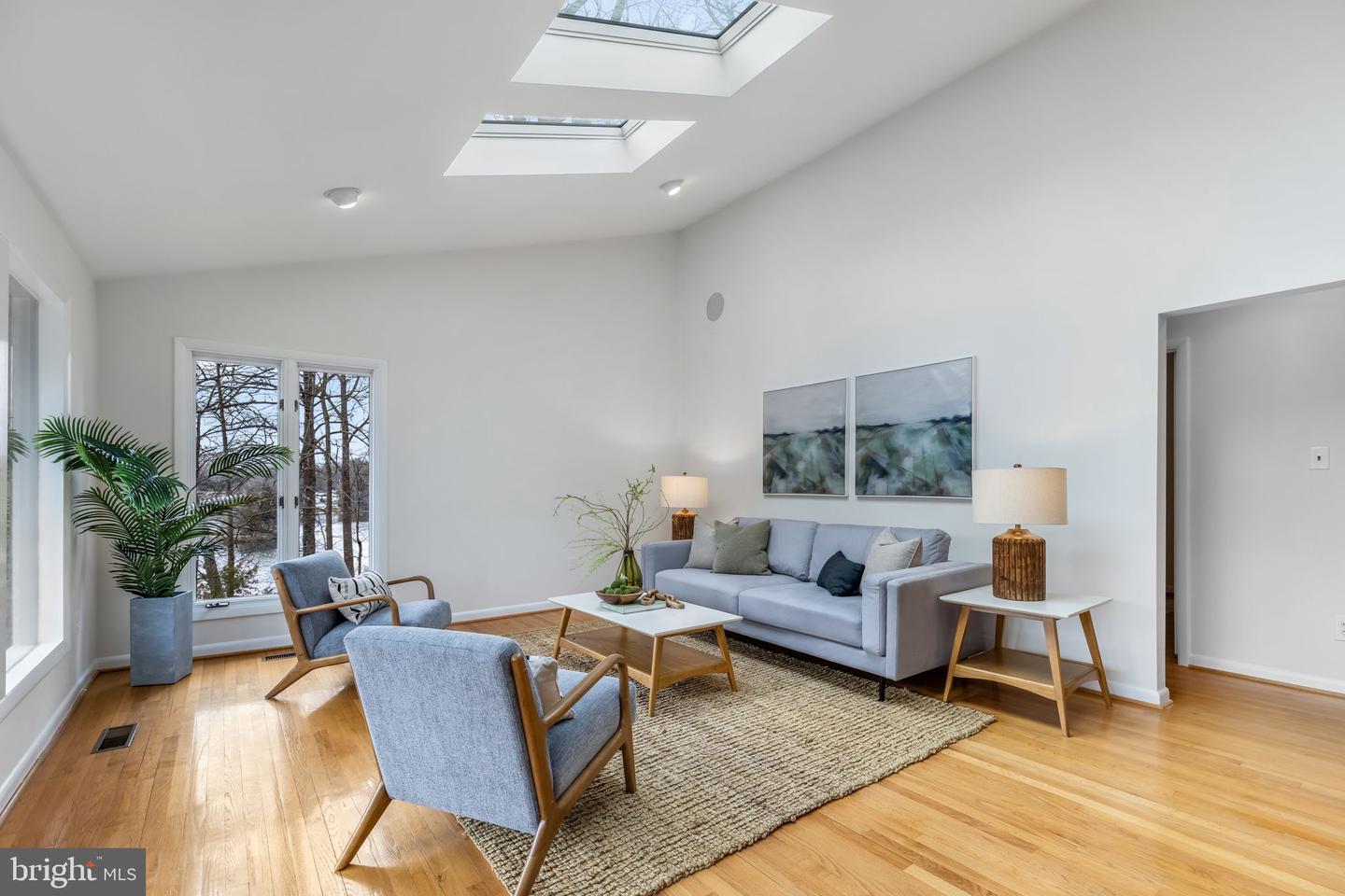 6114 BEACHWAY DR, FALLS CHURCH, Virginia 22041, 4 Bedrooms Bedrooms, ,3 BathroomsBathrooms,Residential,For sale,6114 BEACHWAY DR,VAFX2283782 MLS # VAFX2283782