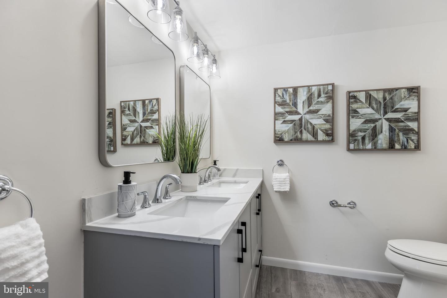 6114 BEACHWAY DR, FALLS CHURCH, Virginia 22041, 4 Bedrooms Bedrooms, ,3 BathroomsBathrooms,Residential,For sale,6114 BEACHWAY DR,VAFX2283782 MLS # VAFX2283782