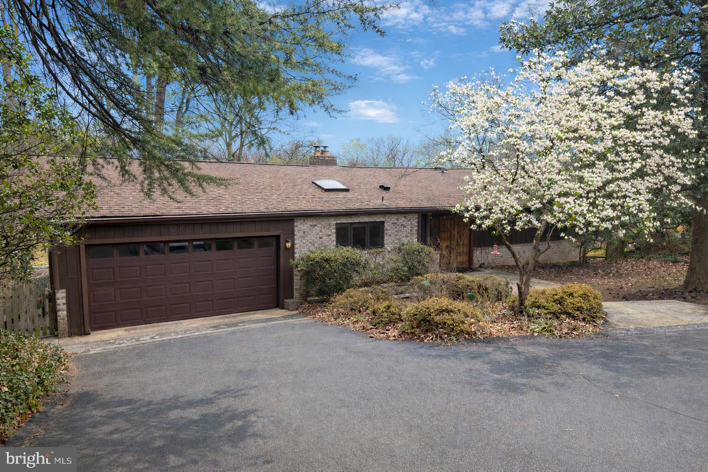 6114 BEACHWAY DR, FALLS CHURCH, Virginia 22041, 4 Bedrooms Bedrooms, ,3 BathroomsBathrooms,Residential,For sale,6114 BEACHWAY DR,VAFX2283782 MLS # VAFX2283782