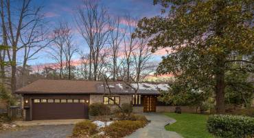 6114 BEACHWAY DR, FALLS CHURCH, Virginia 22041, 4 Bedrooms Bedrooms, ,3 BathroomsBathrooms,Residential,For sale,6114 BEACHWAY DR,VAFX2283782 MLS # VAFX2283782