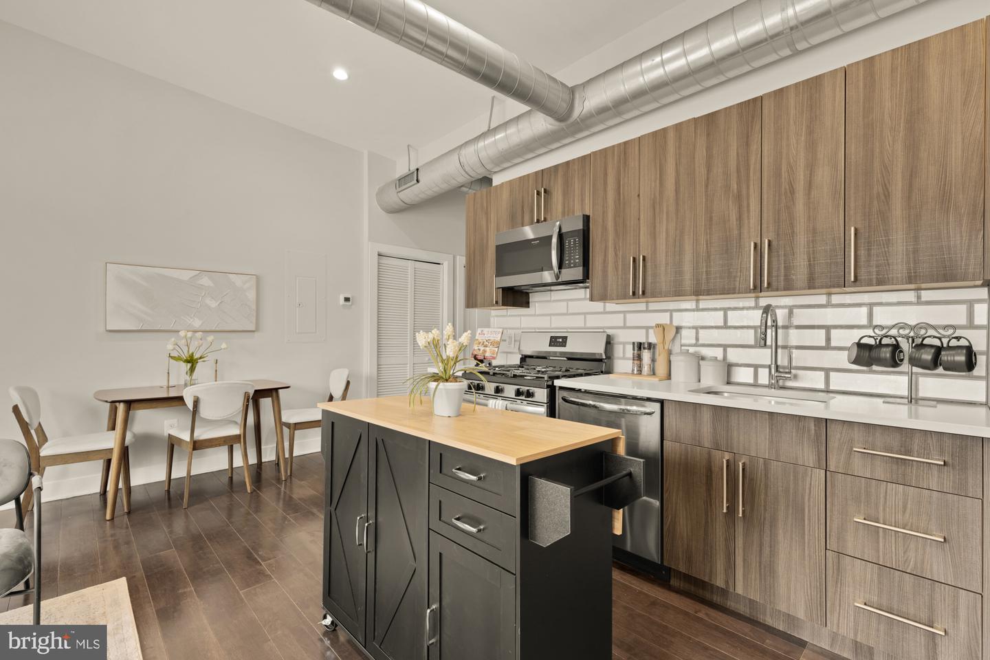 1605 F ST NE #4, WASHINGTON, District Of Columbia 20002, 2 Bedrooms Bedrooms, ,1 BathroomBathrooms,Residential,For sale,1605 F ST NE #4,DCDC2239448 MLS # DCDC2239448 1605 F ST NE #4, WASHINGTON, District Of Columbia 20002, 2 Bedrooms Bedrooms, ,1 BathroomBathrooms,Residential,For sale,1605 F ST NE #4,DCDC2239448 MLS # DCDC2239448