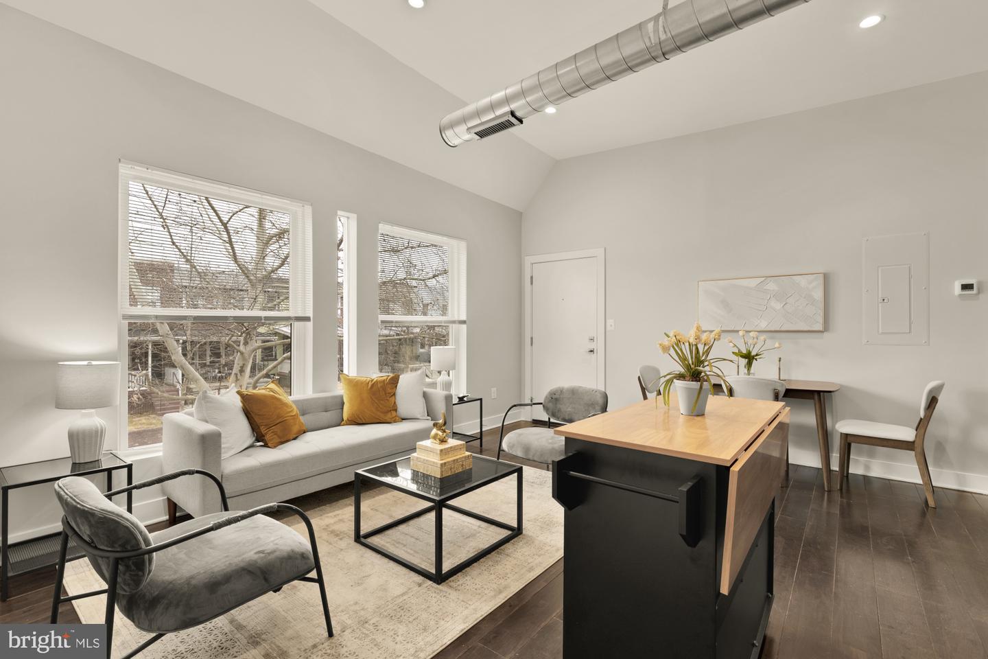 1605 F ST NE #4, WASHINGTON, District Of Columbia 20002, 2 Bedrooms Bedrooms, ,1 BathroomBathrooms,Residential,For sale,1605 F ST NE #4,DCDC2239448 MLS # DCDC2239448 1605 F ST NE #4, WASHINGTON, District Of Columbia 20002, 2 Bedrooms Bedrooms, ,1 BathroomBathrooms,Residential,For sale,1605 F ST NE #4,DCDC2239448 MLS # DCDC2239448