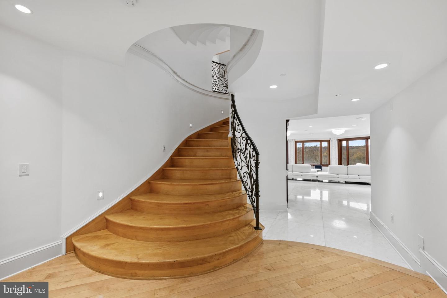 612 RIVERCREST DR, MCLEAN, Virginia 22101, 8 Bedrooms Bedrooms, ,9 BathroomsBathrooms,Residential,For sale,612 RIVERCREST DR,VAFX2284114 MLS # VAFX2284114 612 RIVERCREST DR, MCLEAN, Virginia 22101, 8 Bedrooms Bedrooms, ,9 BathroomsBathrooms,Residential,For sale,612 RIVERCREST DR,VAFX2284114 MLS # VAFX2284114