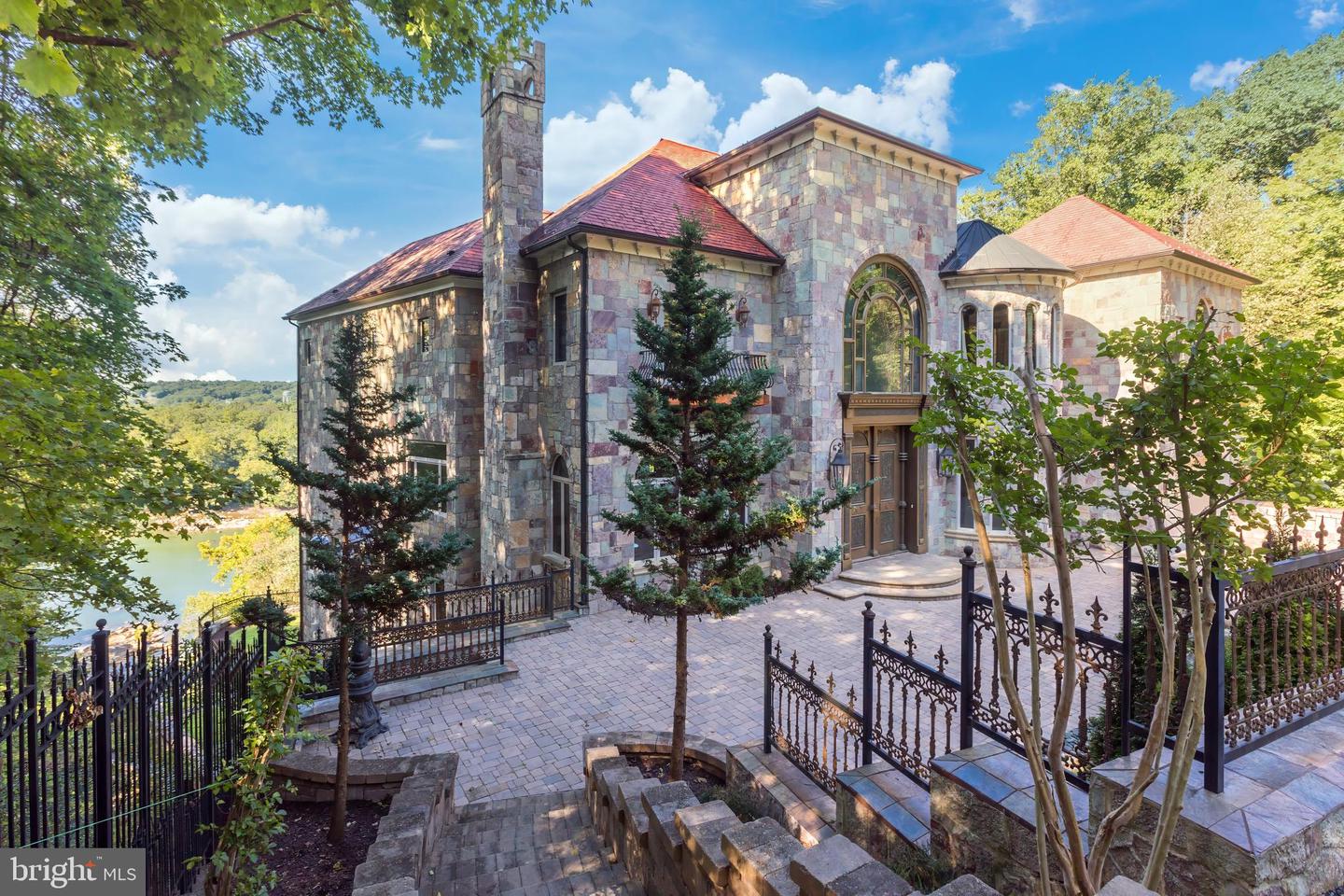 612 RIVERCREST DR, MCLEAN, Virginia 22101, 8 Bedrooms Bedrooms, ,9 BathroomsBathrooms,Residential,For sale,612 RIVERCREST DR,VAFX2284114 MLS # VAFX2284114 612 RIVERCREST DR, MCLEAN, Virginia 22101, 8 Bedrooms Bedrooms, ,9 BathroomsBathrooms,Residential,For sale,612 RIVERCREST DR,VAFX2284114 MLS # VAFX2284114