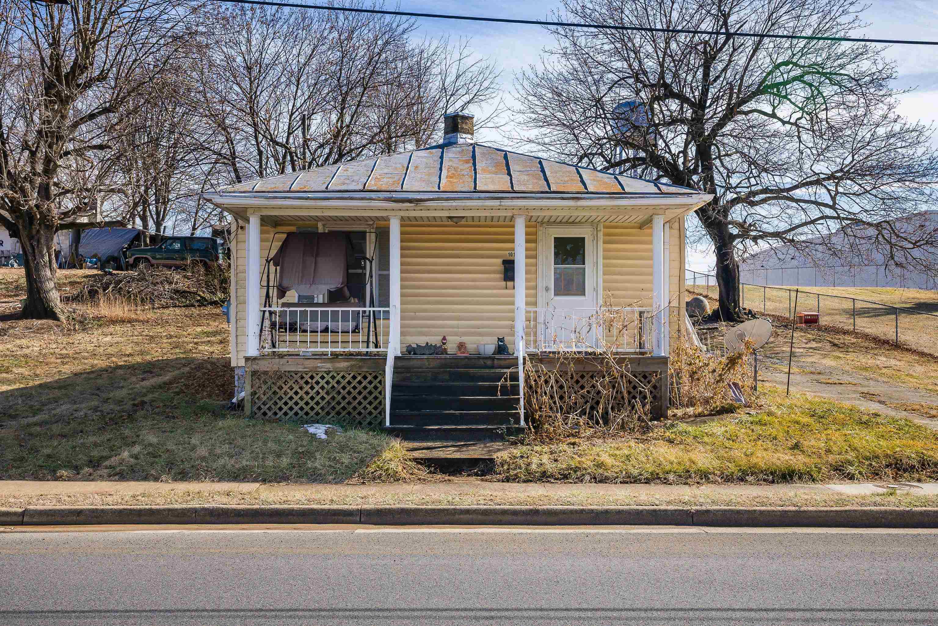 1012 E MAIN ST, LURAY, Virginia 22835, 2 Bedrooms Bedrooms, ,1 BathroomBathrooms,Residential,1012 E MAIN ST,673814 MLS # 673814