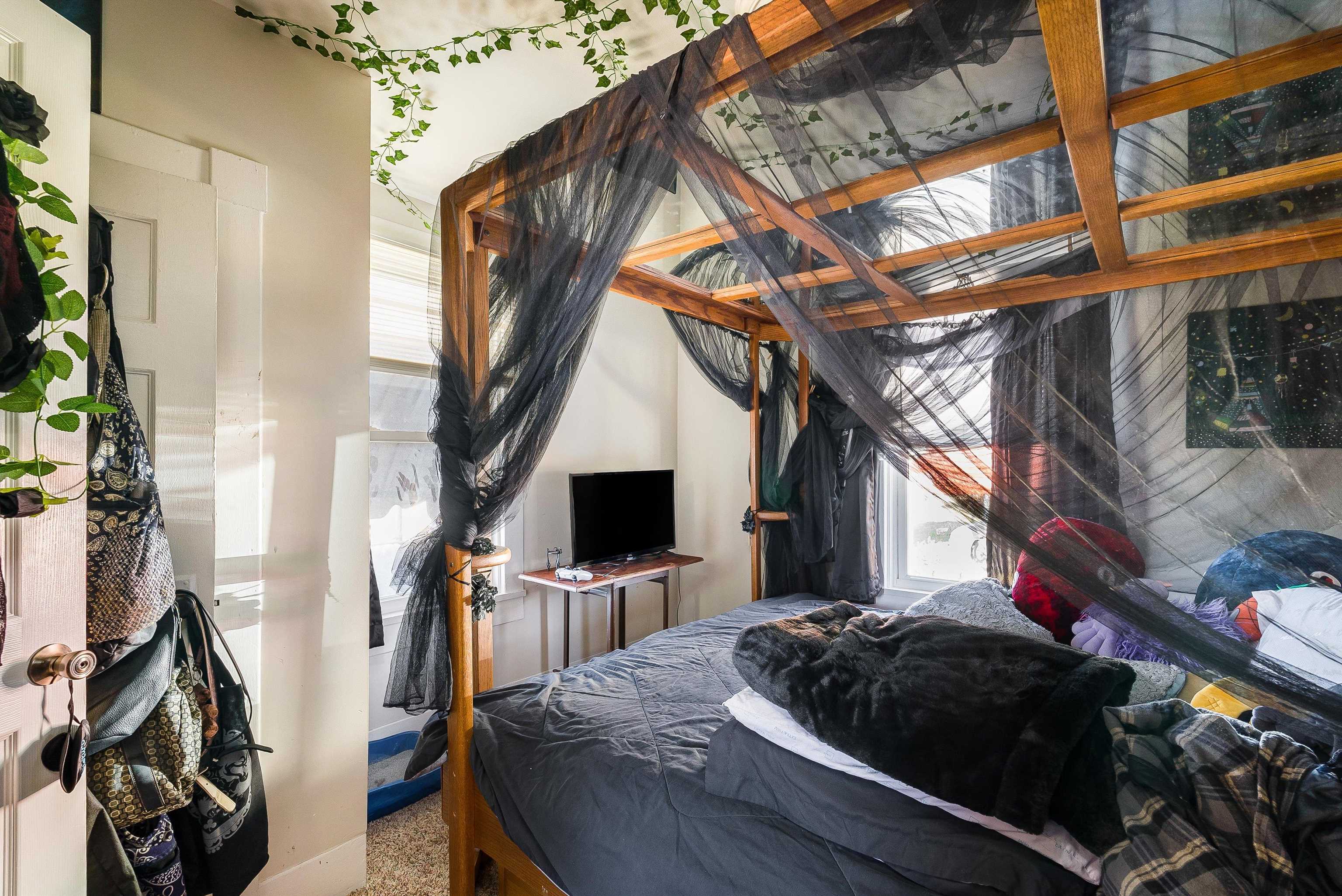 1012 E MAIN ST, LURAY, Virginia 22835, 2 Bedrooms Bedrooms, ,1 BathroomBathrooms,Residential,1012 E MAIN ST,673814 MLS # 673814