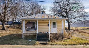 1012 E MAIN ST, LURAY, Virginia 22835, 2 Bedrooms Bedrooms, ,1 BathroomBathrooms,Residential,1012 E MAIN ST,673814 MLS # 673814