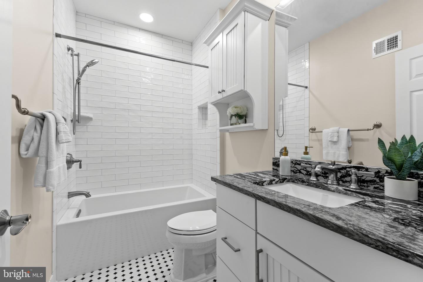116 N COLUMBUS ST, ALEXANDRIA, Virginia 22314, 3 Bedrooms Bedrooms, ,3 BathroomsBathrooms,Residential,For sale,116 N COLUMBUS ST,VAAX2053510 MLS # VAAX2053510