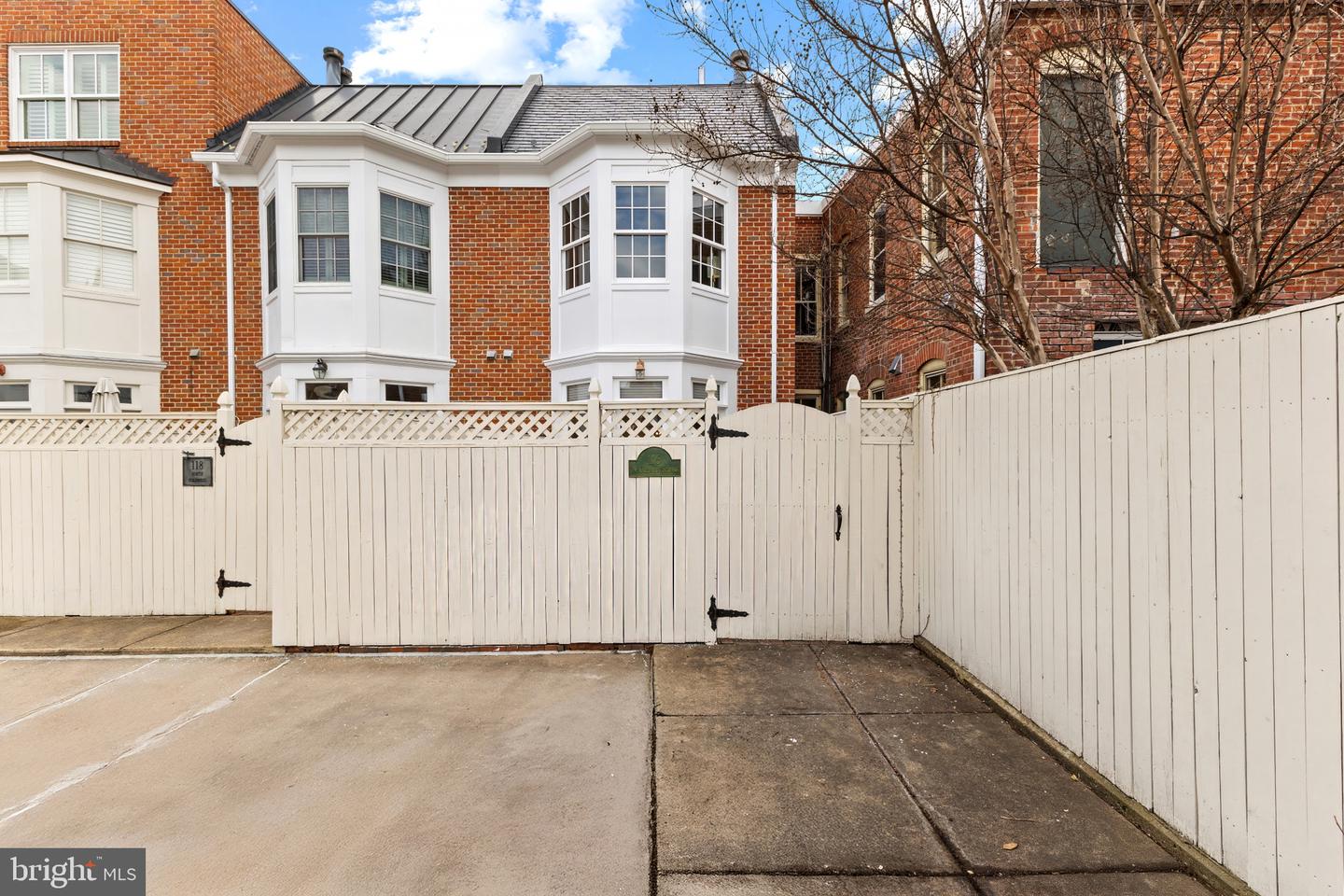 116 N COLUMBUS ST, ALEXANDRIA, Virginia 22314, 3 Bedrooms Bedrooms, ,3 BathroomsBathrooms,Residential,For sale,116 N COLUMBUS ST,VAAX2053510 MLS # VAAX2053510