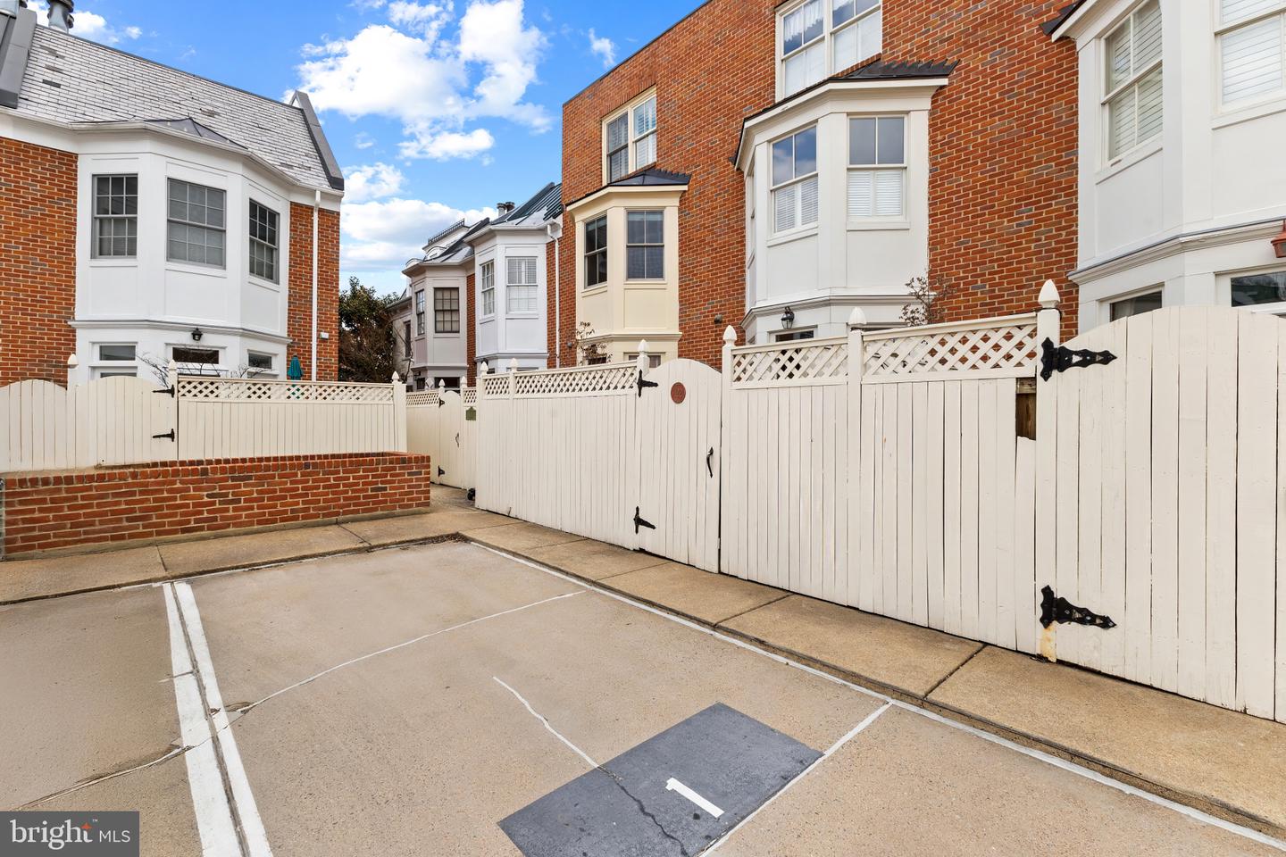 116 N COLUMBUS ST, ALEXANDRIA, Virginia 22314, 3 Bedrooms Bedrooms, ,3 BathroomsBathrooms,Residential,For sale,116 N COLUMBUS ST,VAAX2053510 MLS # VAAX2053510