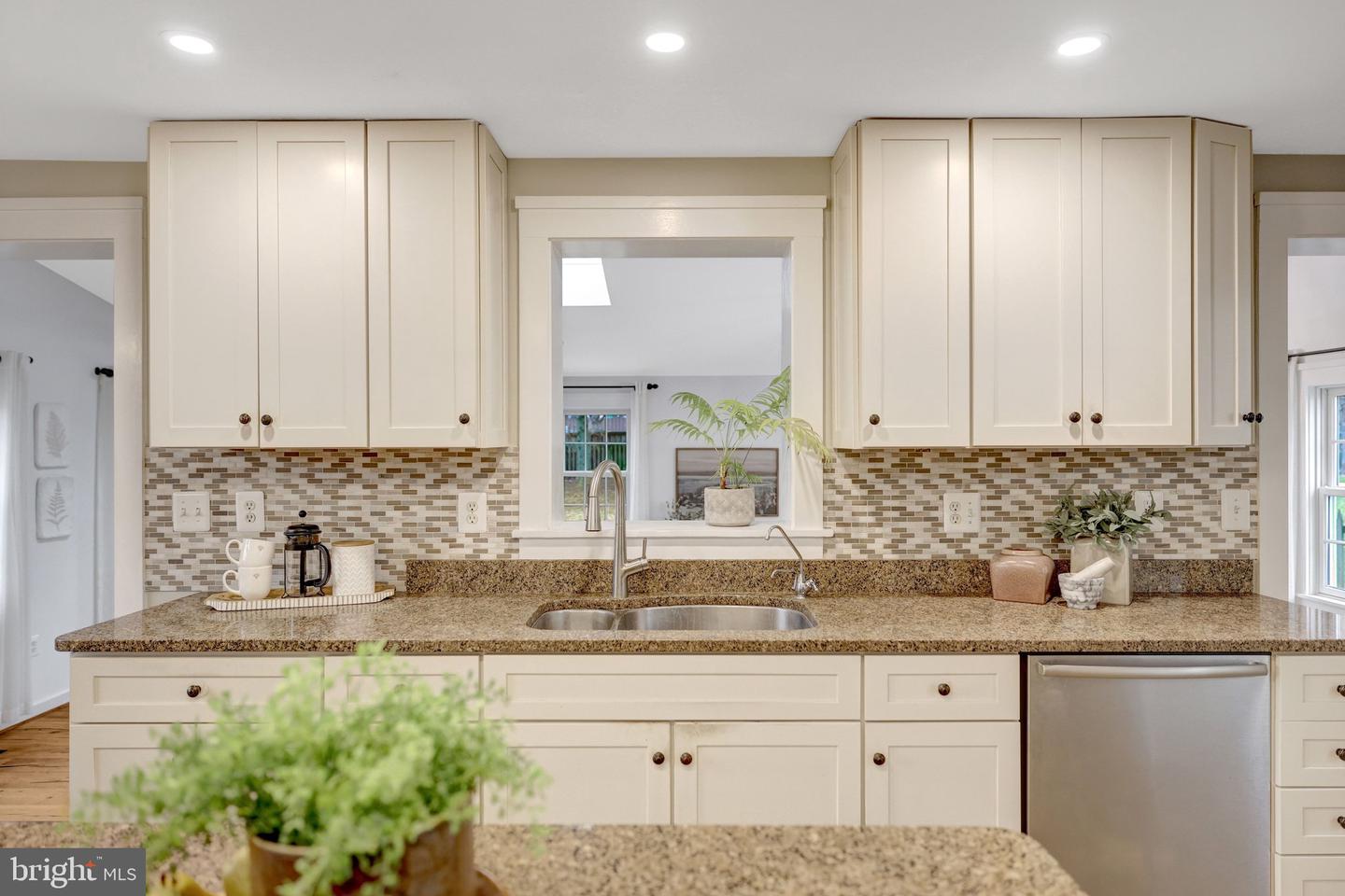 406 BLUE RIDGE AVE NE, LEESBURG, Virginia 20176, 4 Bedrooms Bedrooms, ,3 BathroomsBathrooms,Residential,For sale,406 BLUE RIDGE AVE NE,VALO2115754 MLS # VALO2115754