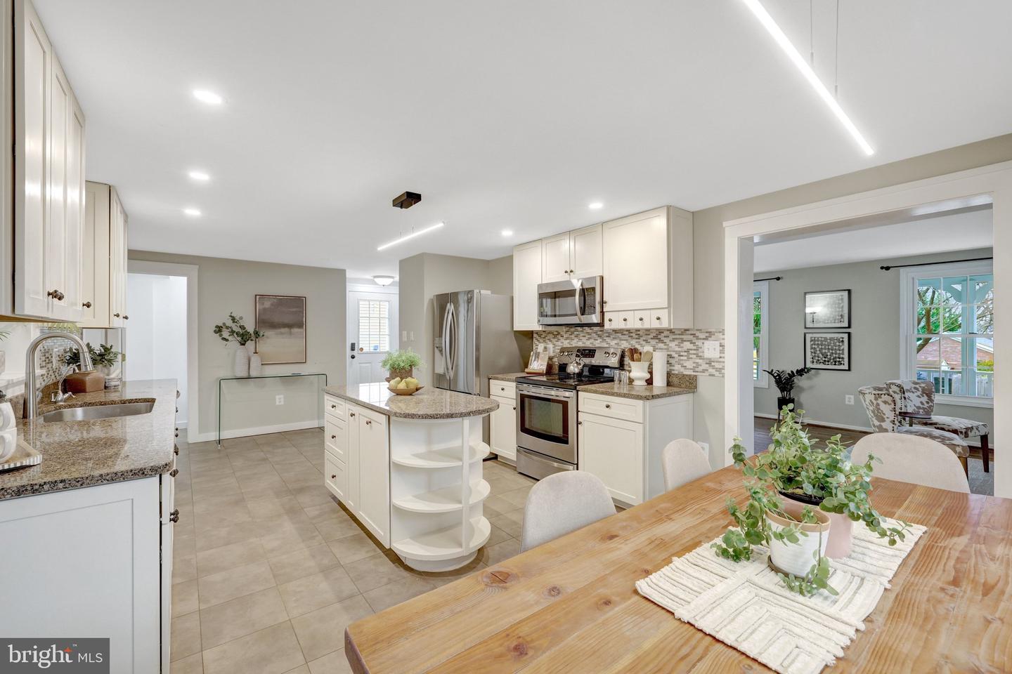 406 BLUE RIDGE AVE NE, LEESBURG, Virginia 20176, 4 Bedrooms Bedrooms, ,3 BathroomsBathrooms,Residential,For sale,406 BLUE RIDGE AVE NE,VALO2115754 MLS # VALO2115754