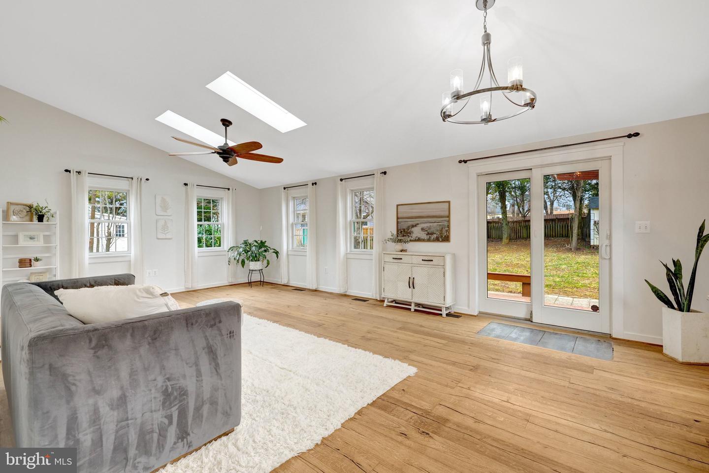 406 BLUE RIDGE AVE NE, LEESBURG, Virginia 20176, 4 Bedrooms Bedrooms, ,3 BathroomsBathrooms,Residential,For sale,406 BLUE RIDGE AVE NE,VALO2115754 MLS # VALO2115754