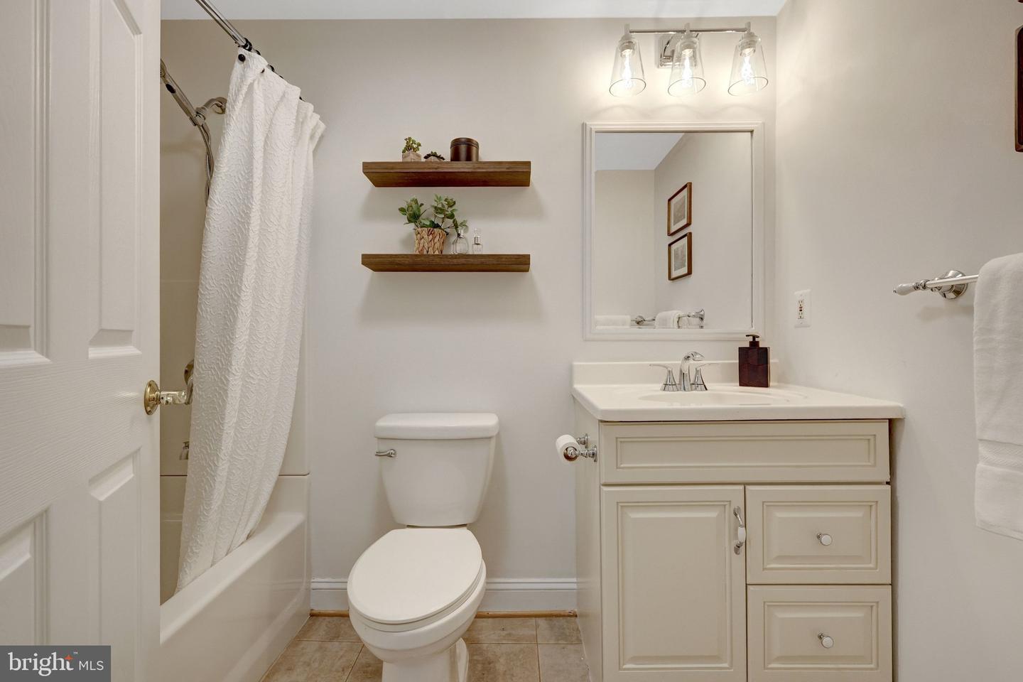 406 BLUE RIDGE AVE NE, LEESBURG, Virginia 20176, 4 Bedrooms Bedrooms, ,3 BathroomsBathrooms,Residential,For sale,406 BLUE RIDGE AVE NE,VALO2115754 MLS # VALO2115754