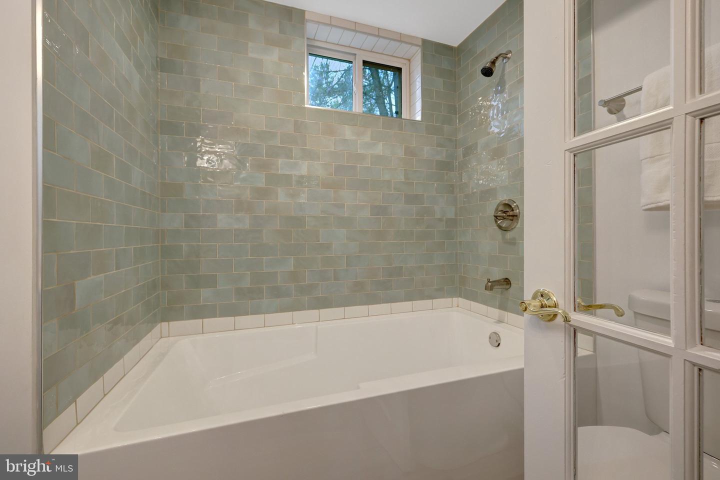 406 BLUE RIDGE AVE NE, LEESBURG, Virginia 20176, 4 Bedrooms Bedrooms, ,3 BathroomsBathrooms,Residential,For sale,406 BLUE RIDGE AVE NE,VALO2115754 MLS # VALO2115754