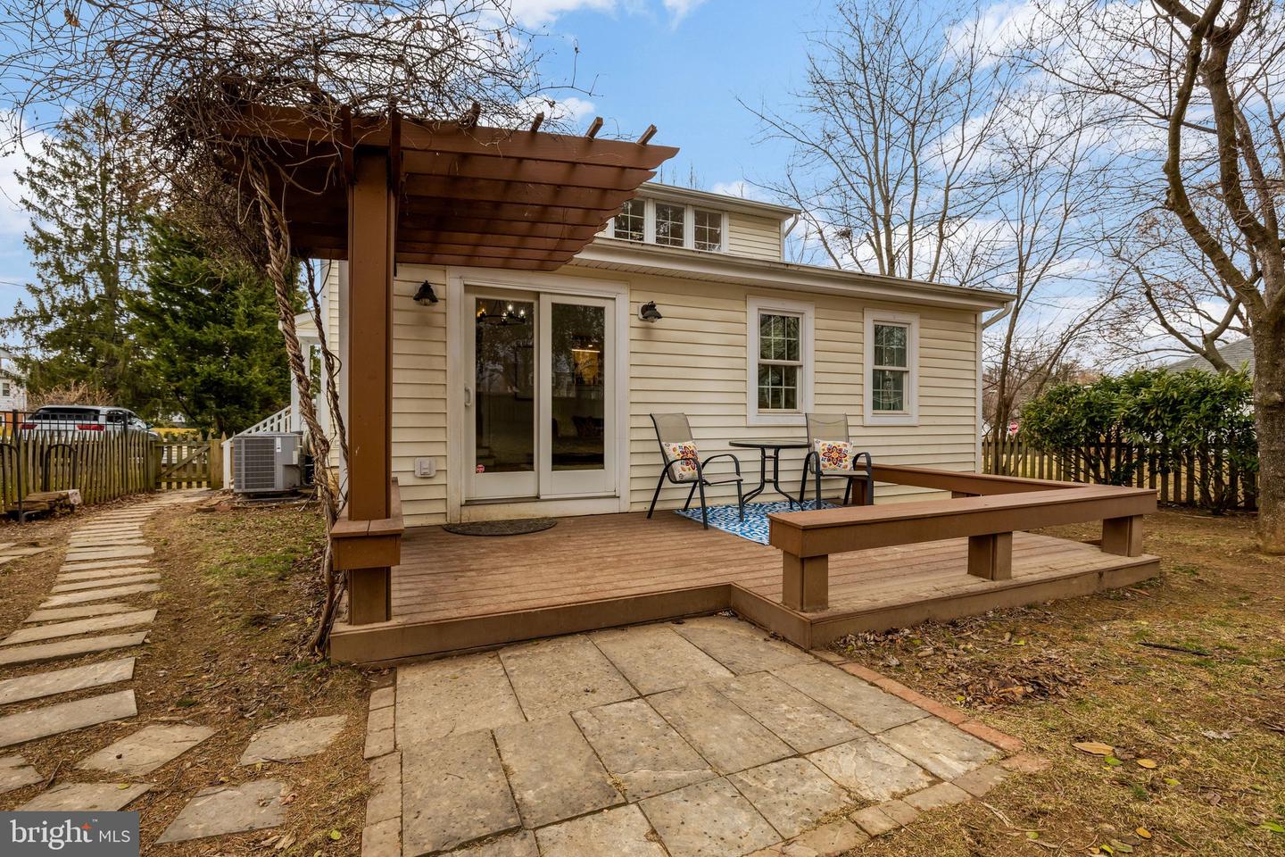 406 BLUE RIDGE AVE NE, LEESBURG, Virginia 20176, 4 Bedrooms Bedrooms, ,3 BathroomsBathrooms,Residential,For sale,406 BLUE RIDGE AVE NE,VALO2115754 MLS # VALO2115754