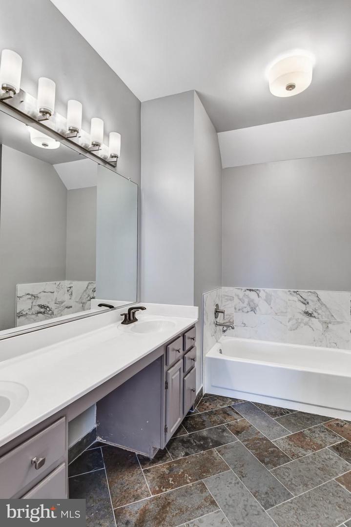 11732 ROCKAWAY LN #99, FAIRFAX, Virginia 22030, 3 Bedrooms Bedrooms, ,2 BathroomsBathrooms,Residential,For sale,11732 ROCKAWAY LN #99,VAFX2291492 MLS # VAFX2291492