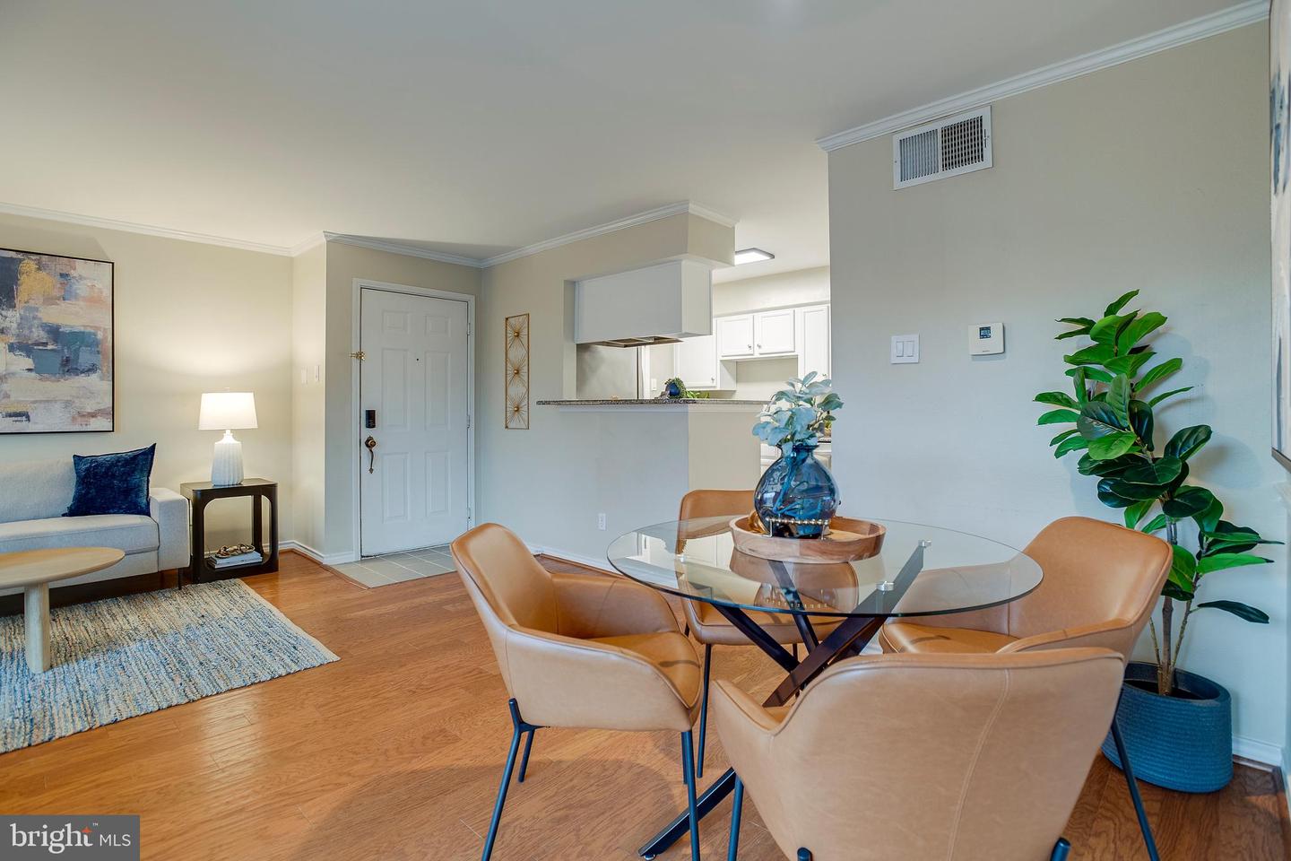 1534 LINCOLN WAY #202, MCLEAN, Virginia 22102, 1 Bedroom Bedrooms, 2 Rooms Rooms,1 BathroomBathrooms,Residential,For sale,1534 LINCOLN WAY #202,VAFX2292066 MLS # VAFX2292066 1534 LINCOLN WAY #202, MCLEAN, Virginia 22102, 1 Bedroom Bedrooms, 2 Rooms Rooms,1 BathroomBathrooms,Residential,For sale,1534 LINCOLN WAY #202,VAFX2292066 MLS # VAFX2292066