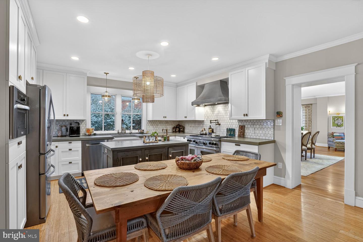 5723 27TH ST N, ARLINGTON, Virginia 22207, 4 Bedrooms Bedrooms, ,3 BathroomsBathrooms,Residential,For sale,5723 27TH ST N,VAAR2069422 MLS # VAAR2069422