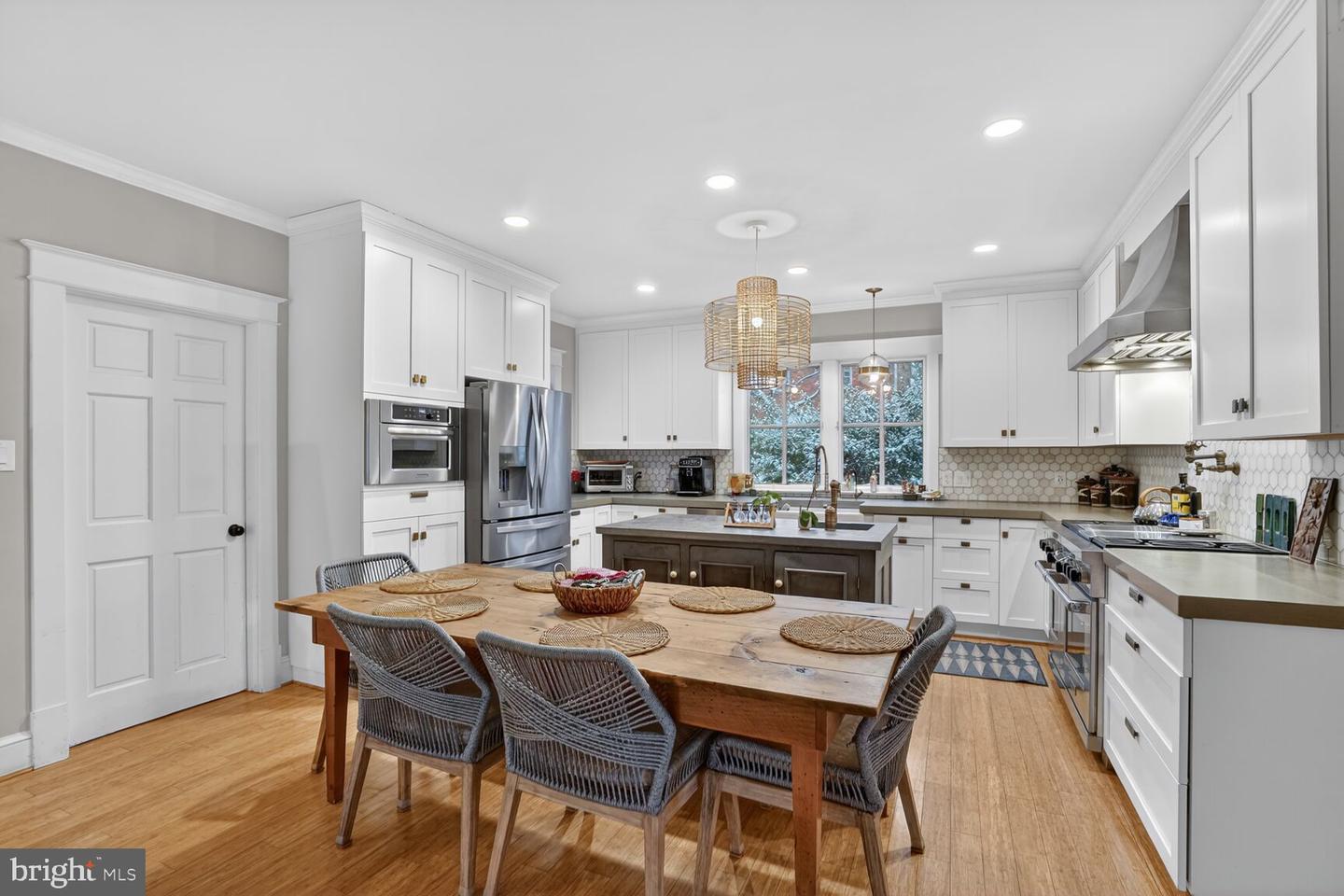 5723 27TH ST N, ARLINGTON, Virginia 22207, 4 Bedrooms Bedrooms, ,3 BathroomsBathrooms,Residential,For sale,5723 27TH ST N,VAAR2069422 MLS # VAAR2069422