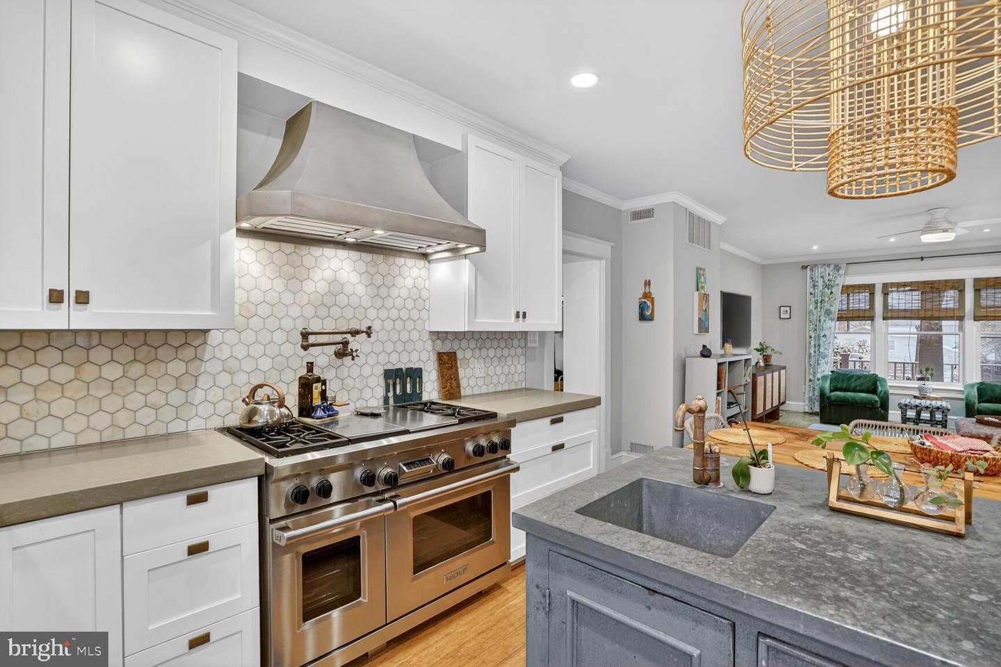 5723 27TH ST N, ARLINGTON, Virginia 22207, 4 Bedrooms Bedrooms, ,3 BathroomsBathrooms,Residential,For sale,5723 27TH ST N,VAAR2069422 MLS # VAAR2069422