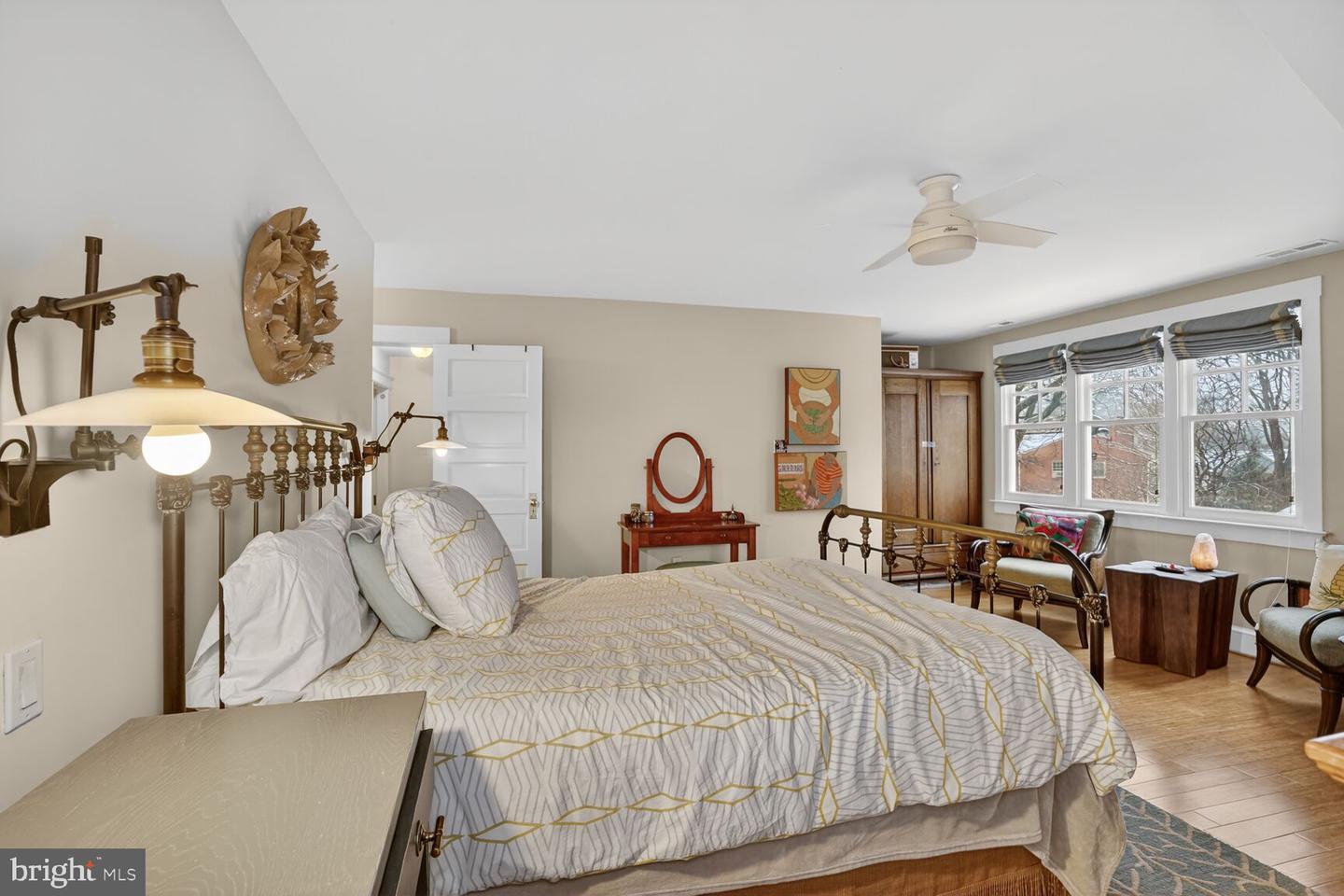 5723 27TH ST N, ARLINGTON, Virginia 22207, 4 Bedrooms Bedrooms, ,3 BathroomsBathrooms,Residential,For sale,5723 27TH ST N,VAAR2069422 MLS # VAAR2069422