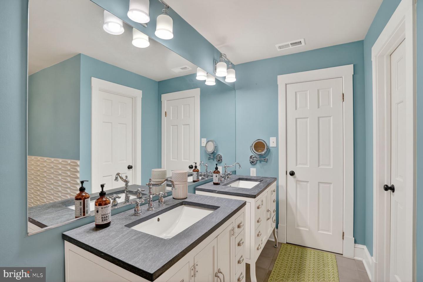 5723 27TH ST N, ARLINGTON, Virginia 22207, 4 Bedrooms Bedrooms, ,3 BathroomsBathrooms,Residential,For sale,5723 27TH ST N,VAAR2069422 MLS # VAAR2069422