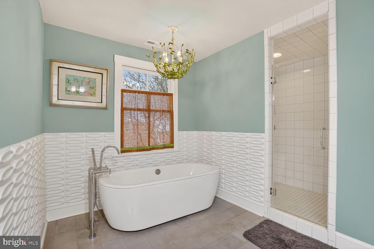 5723 27TH ST N, ARLINGTON, Virginia 22207, 4 Bedrooms Bedrooms, ,3 BathroomsBathrooms,Residential,For sale,5723 27TH ST N,VAAR2069422 MLS # VAAR2069422