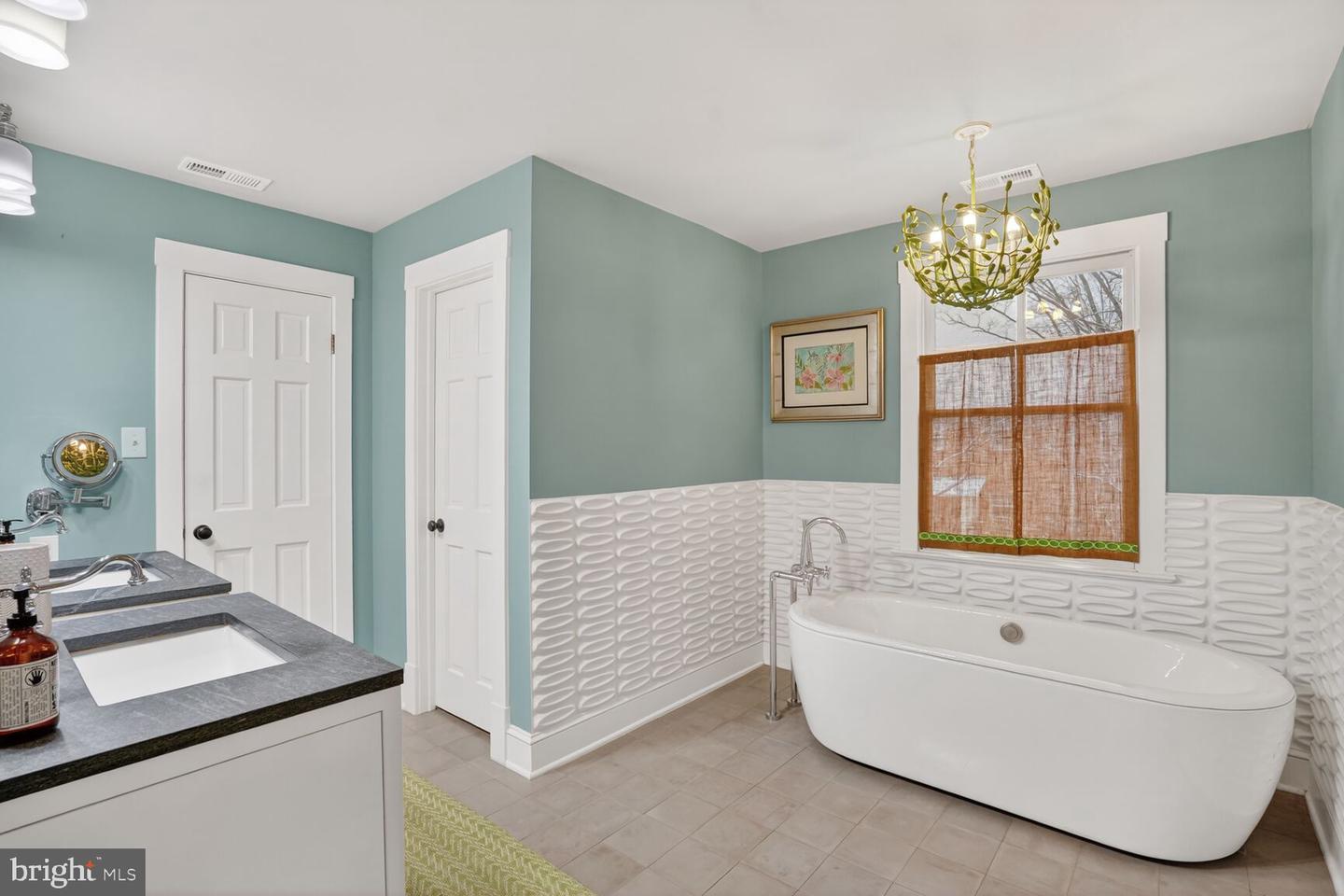 5723 27TH ST N, ARLINGTON, Virginia 22207, 4 Bedrooms Bedrooms, ,3 BathroomsBathrooms,Residential,For sale,5723 27TH ST N,VAAR2069422 MLS # VAAR2069422