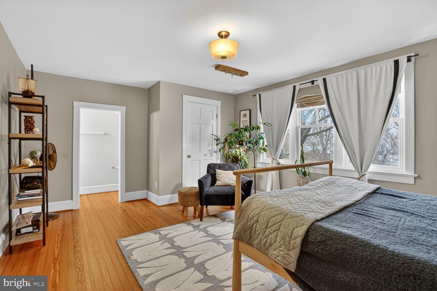 5723 27TH ST N, ARLINGTON, Virginia 22207, 4 Bedrooms Bedrooms, ,3 BathroomsBathrooms,Residential,For sale,5723 27TH ST N,VAAR2069422 MLS # VAAR2069422