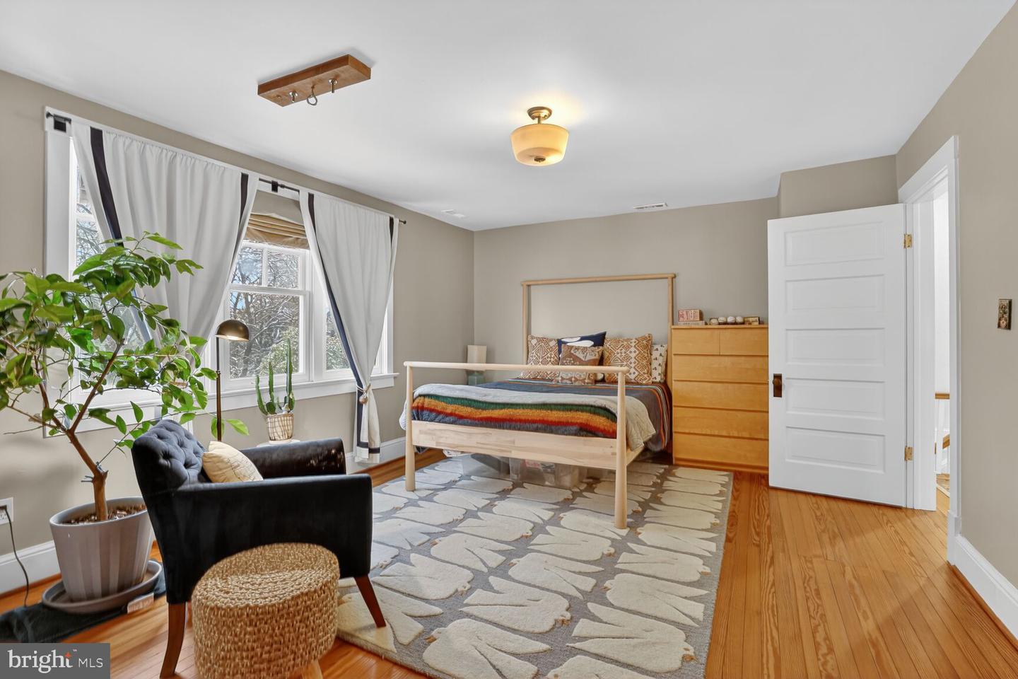 5723 27TH ST N, ARLINGTON, Virginia 22207, 4 Bedrooms Bedrooms, ,3 BathroomsBathrooms,Residential,For sale,5723 27TH ST N,VAAR2069422 MLS # VAAR2069422