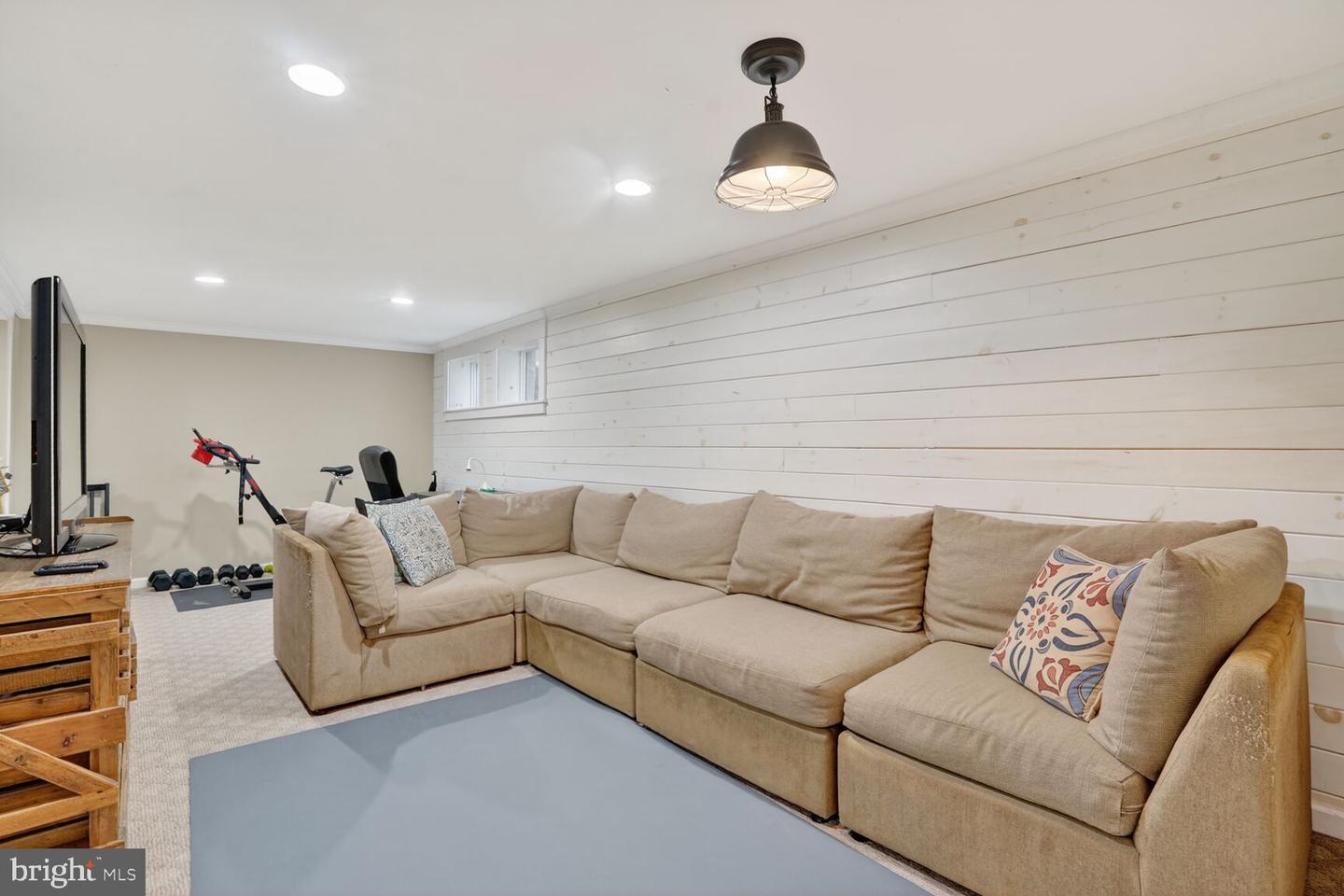 5723 27TH ST N, ARLINGTON, Virginia 22207, 4 Bedrooms Bedrooms, ,3 BathroomsBathrooms,Residential,For sale,5723 27TH ST N,VAAR2069422 MLS # VAAR2069422