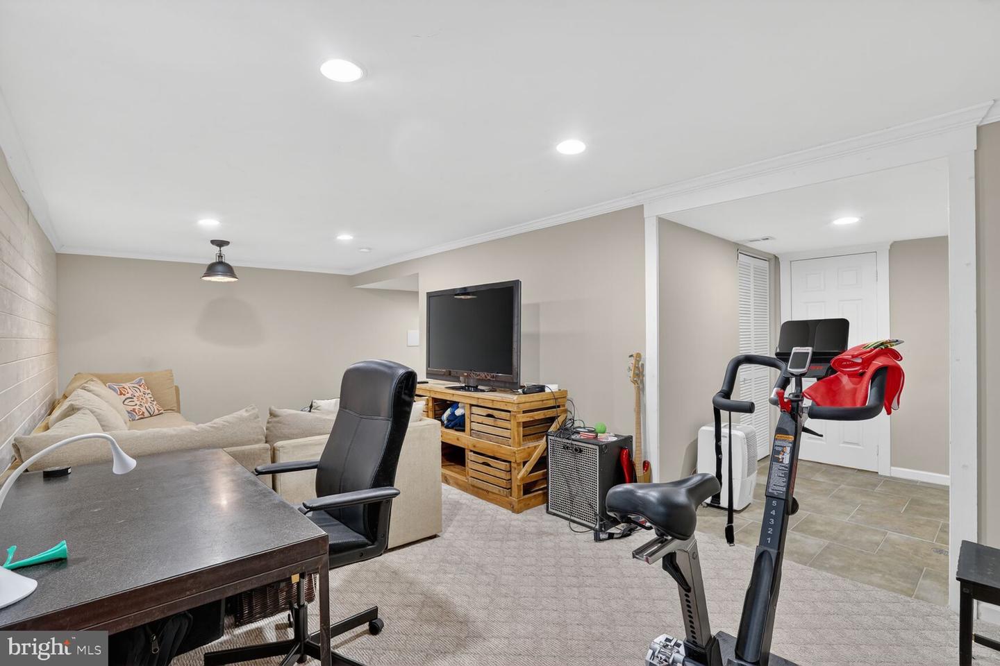 5723 27TH ST N, ARLINGTON, Virginia 22207, 4 Bedrooms Bedrooms, ,3 BathroomsBathrooms,Residential,For sale,5723 27TH ST N,VAAR2069422 MLS # VAAR2069422