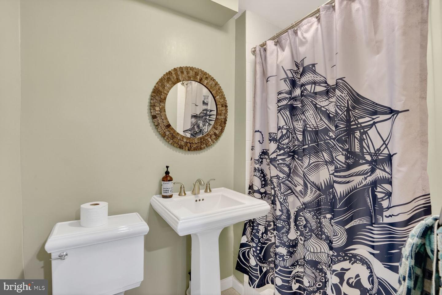 5723 27TH ST N, ARLINGTON, Virginia 22207, 4 Bedrooms Bedrooms, ,3 BathroomsBathrooms,Residential,For sale,5723 27TH ST N,VAAR2069422 MLS # VAAR2069422