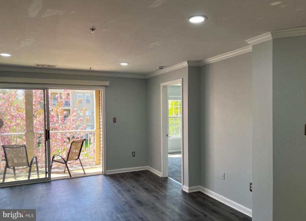 1061 GARDENVIEW LOOP #204, WOODBRIDGE, Virginia 22191, 2 Bedrooms Bedrooms, 4 Rooms Rooms,2 BathroomsBathrooms,Residential,For sale,1061 GARDENVIEW LOOP #204,VAPW2113454 MLS # VAPW2113454