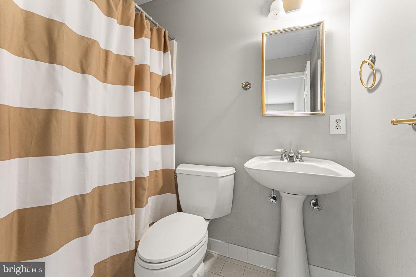 15 HEATHERFIELD CT, KILMARNOCK, Virginia 22482, 5 Bedrooms Bedrooms, 8 Rooms Rooms,3 BathroomsBathrooms,Residential,For sale,15 HEATHERFIELD CT,VALV2000962 MLS # VALV2000962