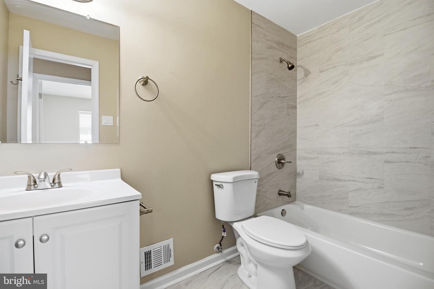 8660 MADERA CT, MANASSAS PARK, Virginia 20111, 3 Bedrooms Bedrooms, ,1 BathroomBathrooms,Residential,For sale,8660 MADERA CT,VAMP2003728 MLS # VAMP2003728