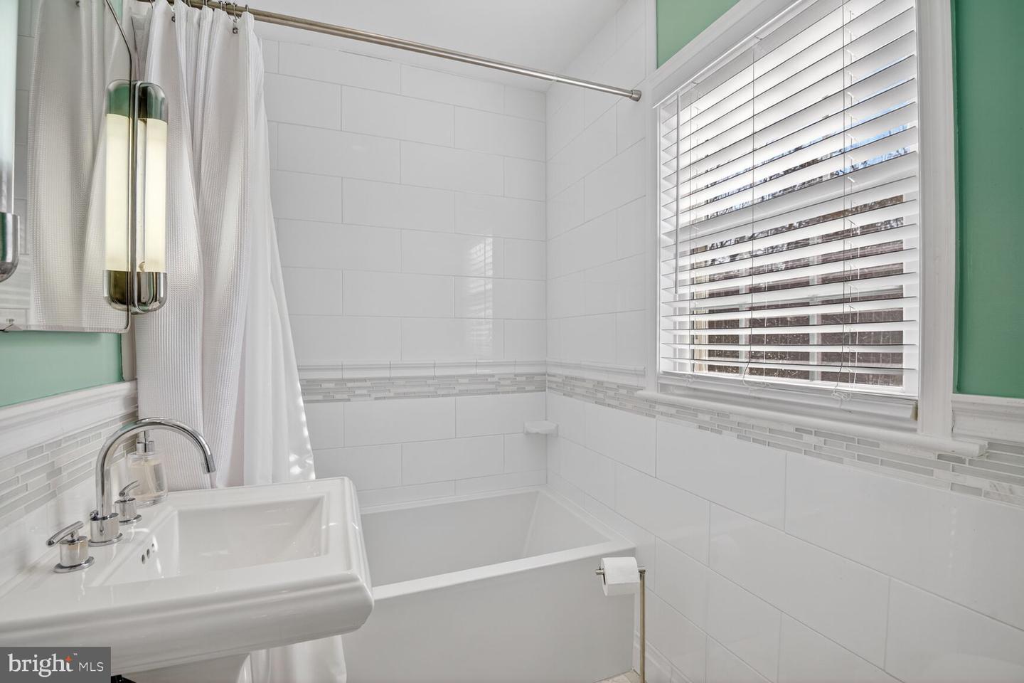 1548 NORTHGATE RD NW, WASHINGTON, District Of Columbia 20012, 3 Bedrooms Bedrooms, ,3 BathroomsBathrooms,Residential,For sale,1548 NORTHGATE RD NW,DCDC2229506 MLS # DCDC2229506